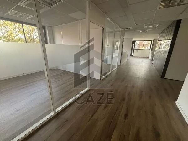 Bureau 553 m² 