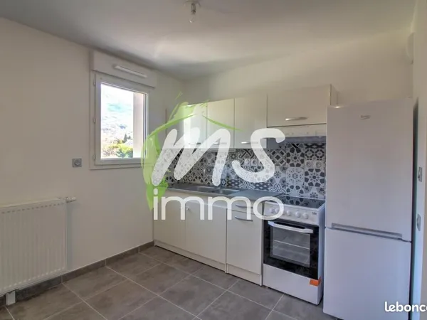 Studio 1 pièce 27 m² 