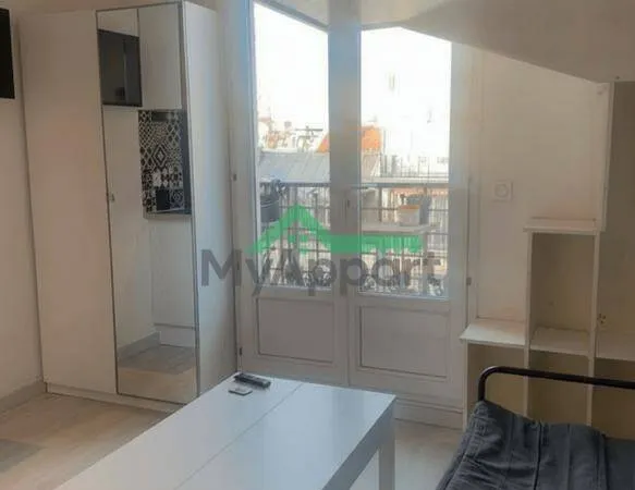 Studio 1 pièce 12 m² 