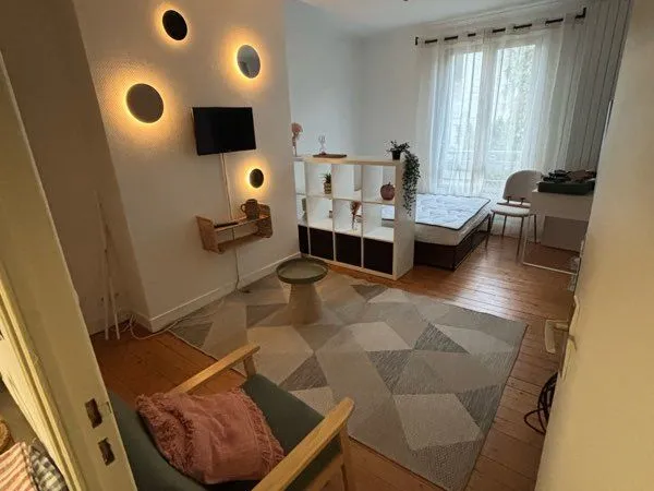 Studio meublé - chaleureux et moderne 