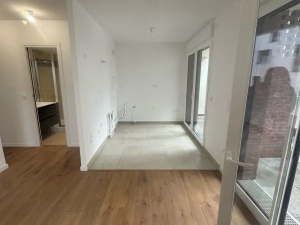 2 pieces neuf intégralement meublé et équipé de 37 m2 avec 3 terrasses de 18m2 au total, 