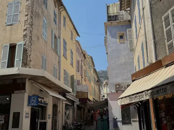 Local commercial rue massillon 