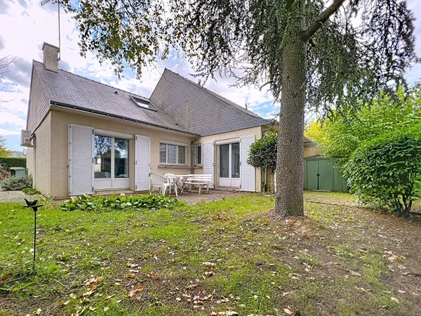 A vendre - Maison 4 chambres de 113 m² avec vie de plain-pied, jardin et garage "Angers Les 