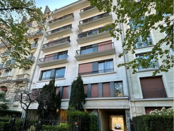 PARKING pour PETITE VOITURE - 5 boulevard Suchet - 75016 Paris 