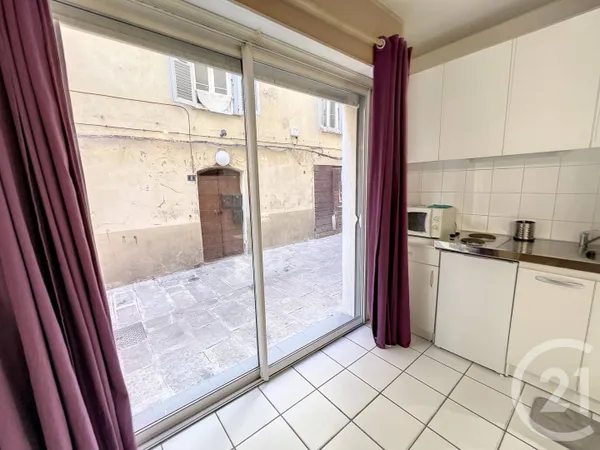 Studio 1 pièce 21 m² 