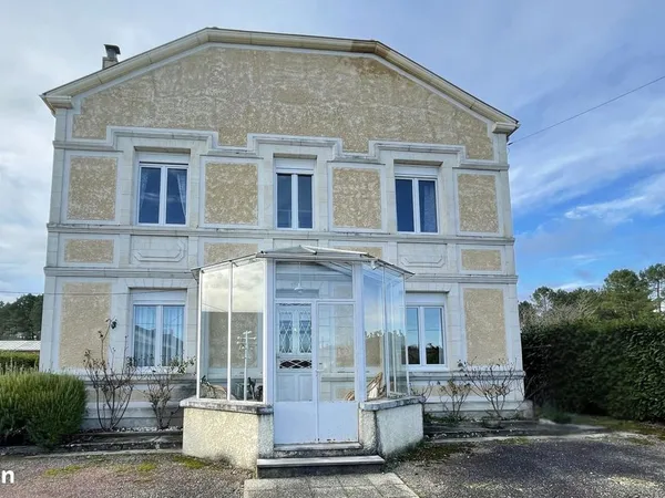 Propriété 7 pièces 225 m² 