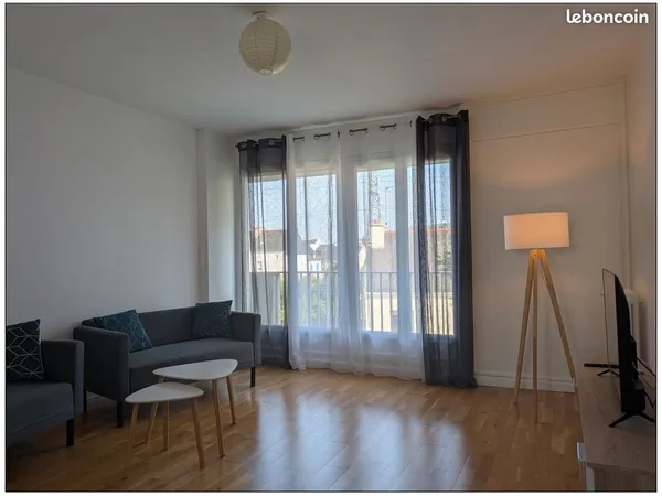 Chambre meublée dans colocation 