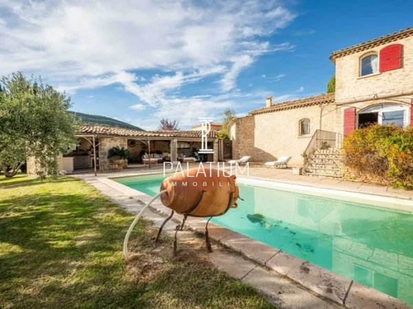Maison d'exception - 6 pièces - 188 m² 