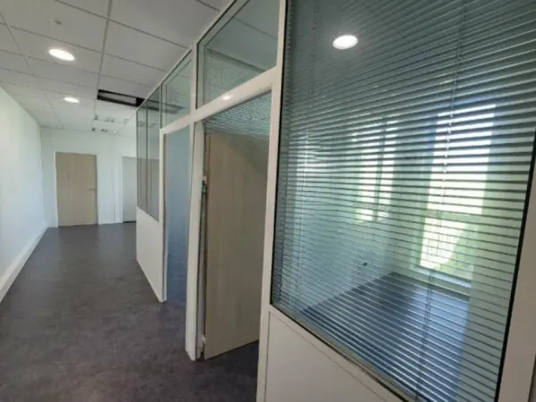 BUREAUX 73m2 