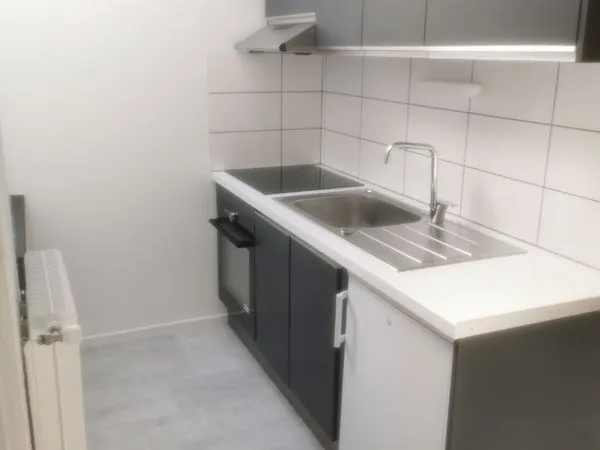 F1 bis lot 3 pour étudiant libre de suite proche cours Léopold et place Carnot au 1 rue desilles 