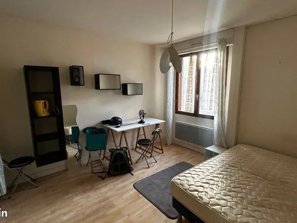 Studio 21 m2 proche mairie et parc blossac 