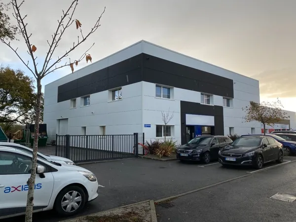 Local commercial 586 m² 