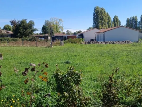 Terrain à bâtir à Hourtin (33990) 