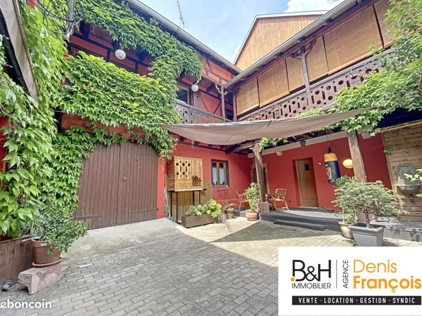 Maison 8 pièces 243 m² 