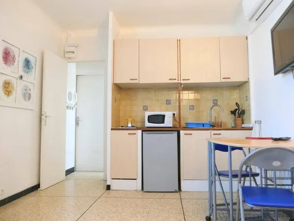 Studio 1 pièce 25 m² 