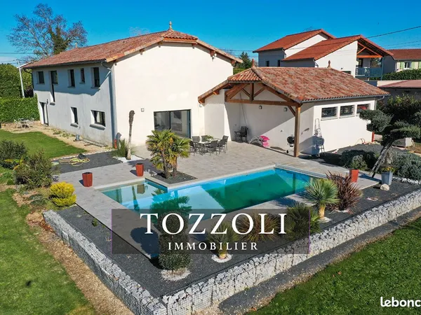 Maison 8 pièces 226 m² 