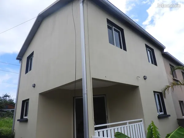 Maison à étage F4 mitoyenne 