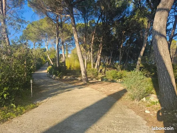 Terrain 1 814 m² Ventabren 