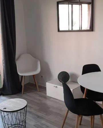 T2 24 m2 centre + balcon + parking 