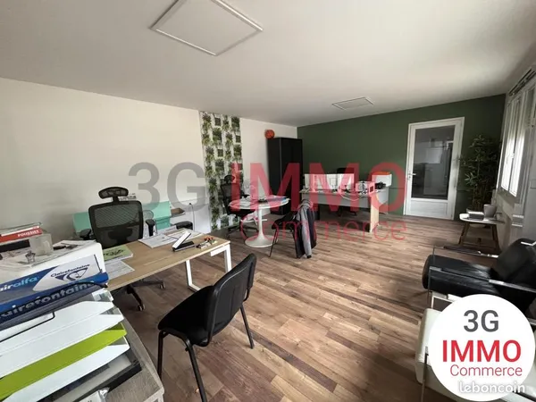 Local bureaux 648 m² 