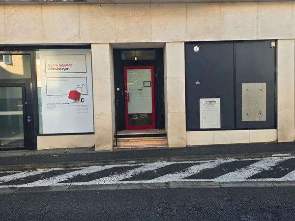 Local 95 m² JURANCON 