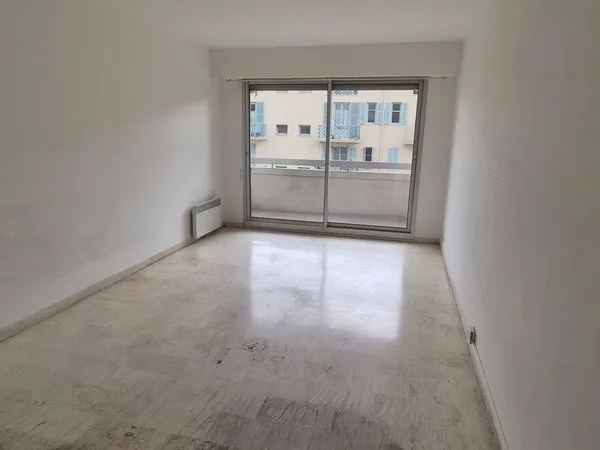 Studio 1 pièce 33 m² 