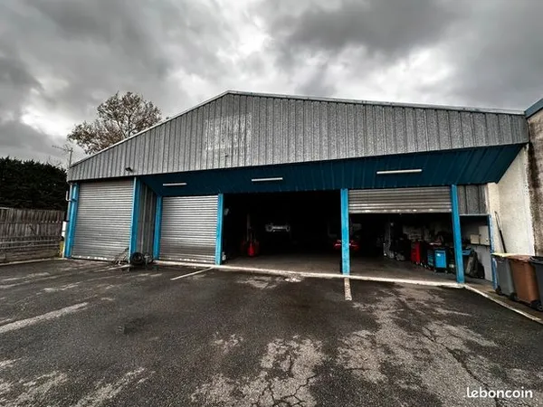 Local d'activité 435 m² 