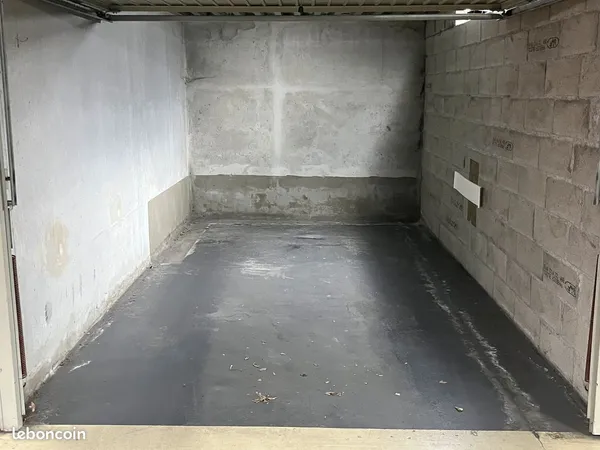 Vends Garage fermé sécurisé 