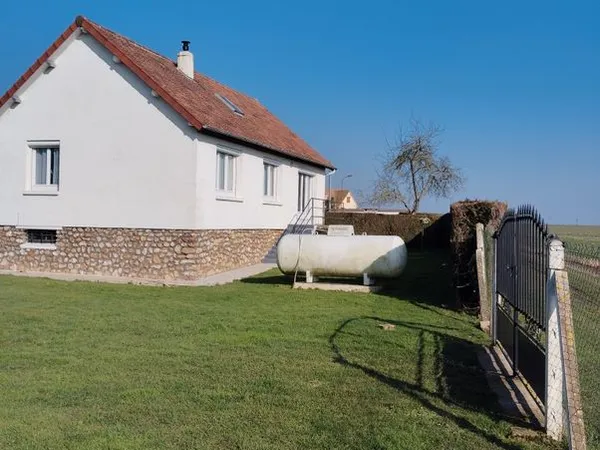 Maison Individuelle Sur Beau Terrain 