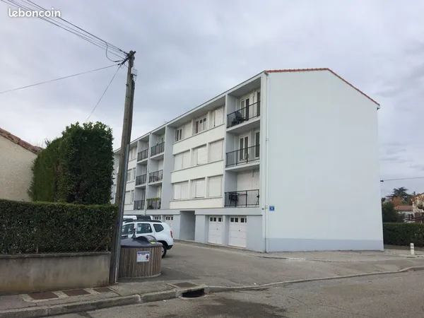 Particulier loue appartement dans immeuble proche centre ville TOURNON 
