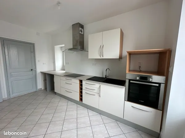 Appartement T3 Rdc au calme, avec cour et parking. Auray 