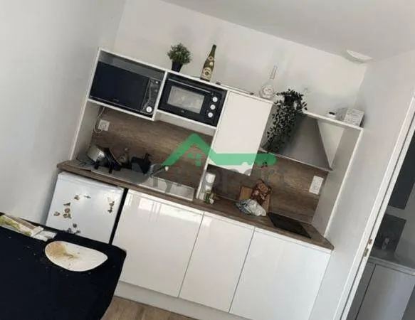 Studio 1 pièce 25 m² 