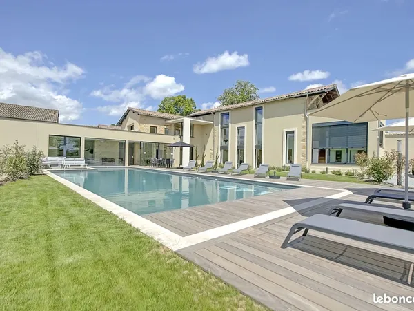 Maison 20 pièces 1400 m² 