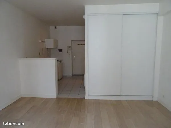Studio 1 pièce 25 m² 