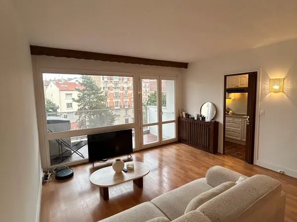 Coup de coeur à Courbevoie-Bécon -2 pièces renové, calme et lumineux 