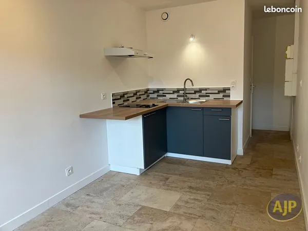 Studio 1 pièce 15 m² 
