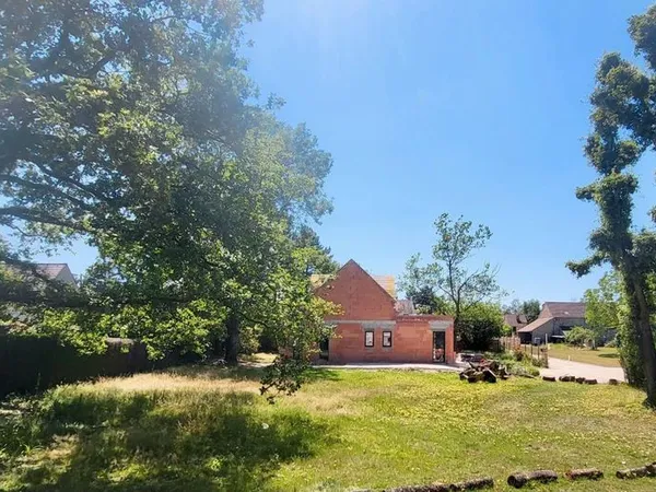 À saisir - Terrain viabilisé avec permis accordé et purgé - Projet de maison de 183m² à 