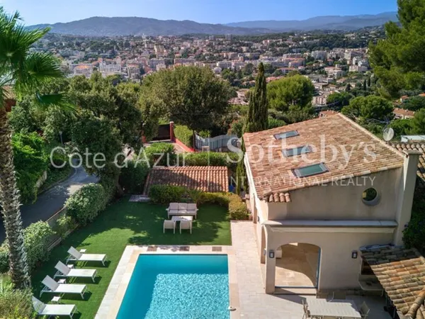Cannes Californie : villa avec piscine, jardin plat de 1 000 m² 