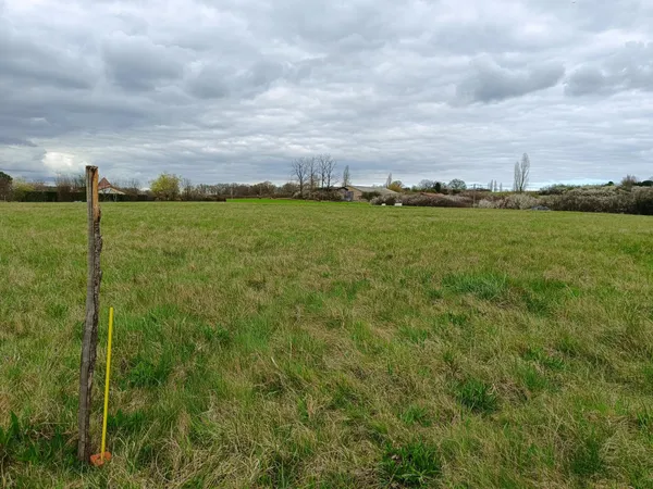 Terrain à bâtir. 