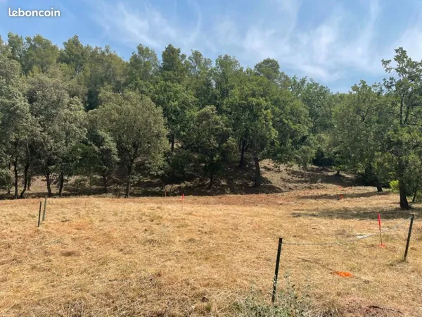 Terrain 1 244 m² Taradeau 