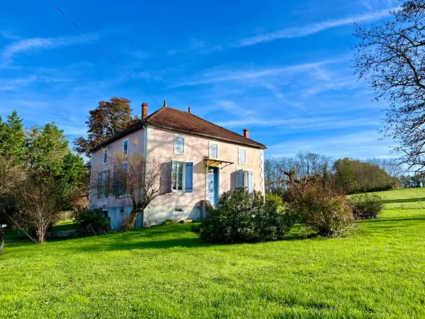 Secteur Villeneuve-sur-Lot, à la campagne mais non isolé, venez découvrir cette charmante maison 