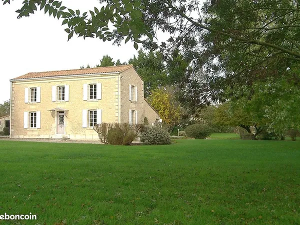 Maison de campagne avec dépendances et terrain 