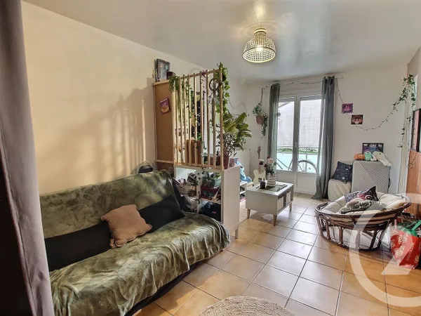Studio 1 pièce 25 m² 
