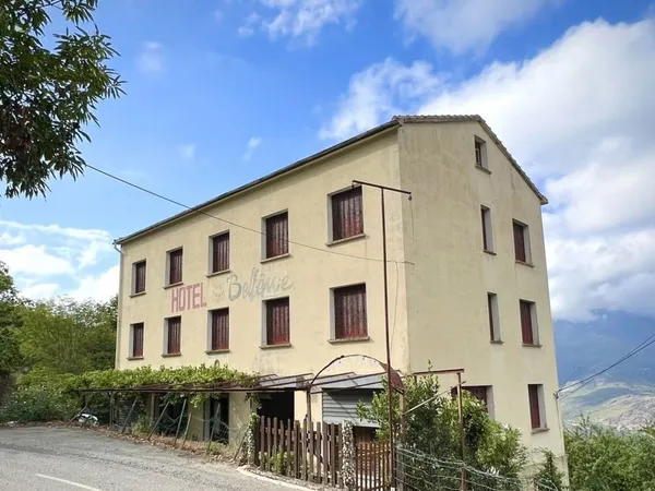 ? OPPORTUNITÉ RARE - Ancien hôtel de famille en Haute-Corse 