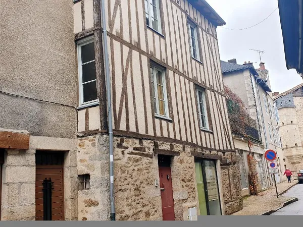 Immeuble Vente Saint-Léonard-de-Noblat  104m² 129000€