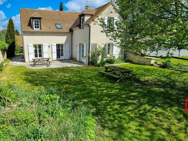 Maison 6 pièces / 4 chambres (sous-sol total) et vaste jardin 