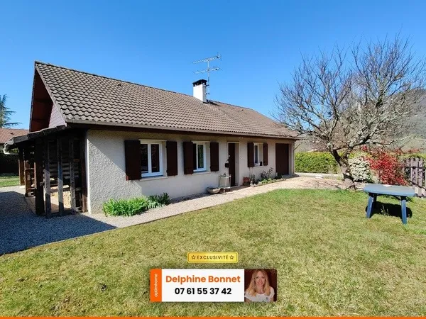 A St Etienne de Crossey, belle maison plain pied 5P 85 m2 sur terrain clos et arboré de 820 m2 