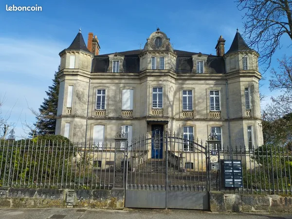Appart T3 70m² dans château au coeur de Jonzac 