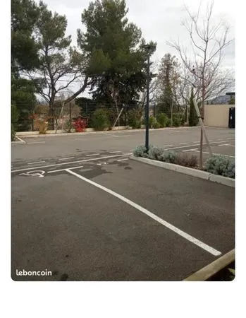 Place de parking extérieure 