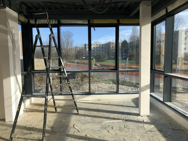 Local d'activité 1614 m² 